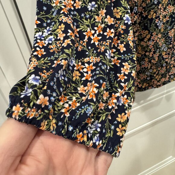 NWT Vince Camuto 3/4 Length Sleeve Navy Floral Top - Picture 6 of 7